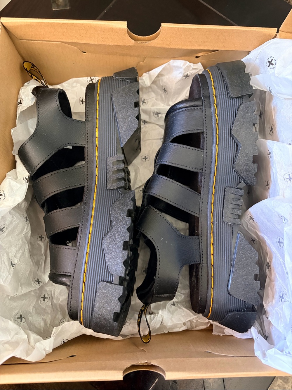 Dr. Martens Mattison 3S black leather sandals - Picture 2 of 7